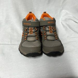 Velcro kids sneakers